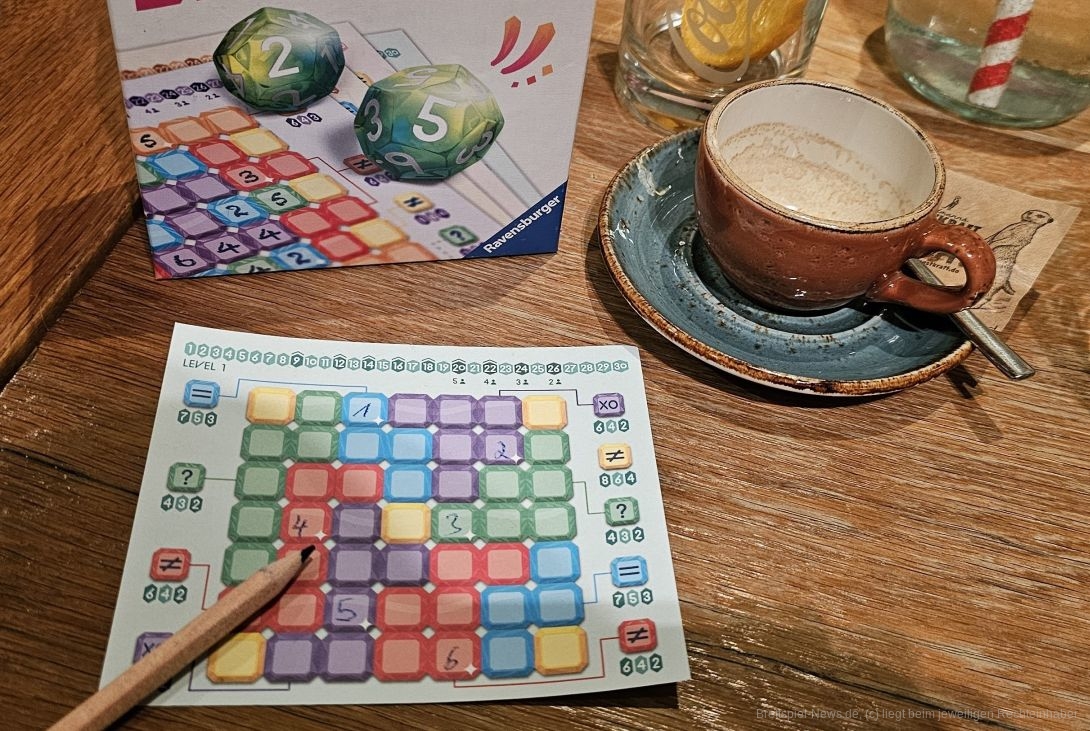 "Brilliant" ist ein simples Roll and Write-Spiel für 1-6 Personen ab 6 Jahren mit einer Spielzeit von ungefähr 15 Minuten, bei dem wir Zahlen nebeneinander eintragen, um Gebiete zuerst zu füllen.