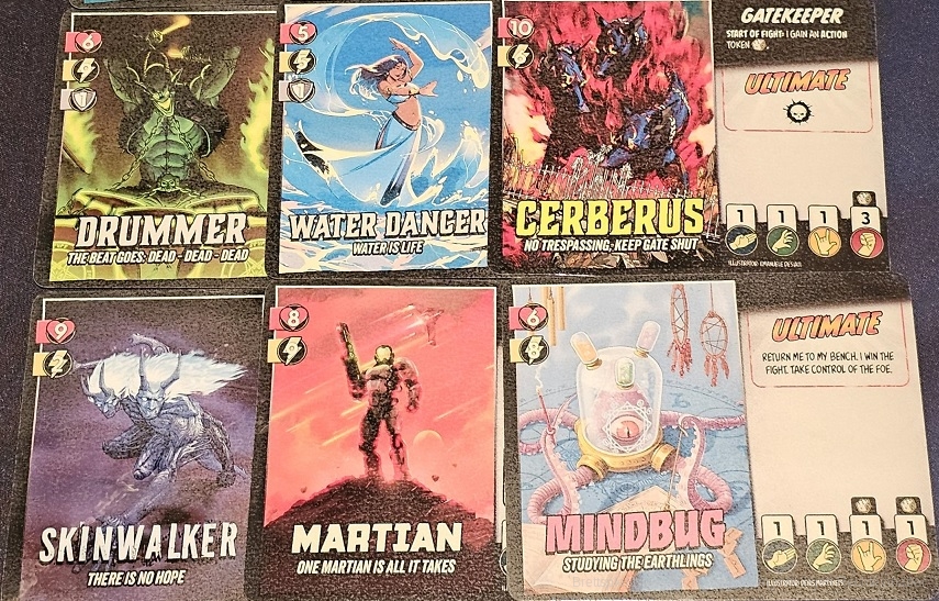 "Final Titan" ist ein Last-Person-Standing-Würfelspiel, dass mit einem Titanen-Draft startet, für 2-5 Personen ab 8 Jahren und einer Spieldauer von 20-60 Minuten, in dem wir Titanen steuern die sich nacheinander bist zum bitteren Ende bekämpfen.