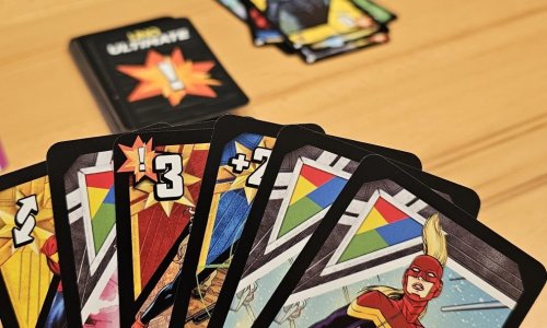 UNO Ultimate Marvel - Lizenzgurke oder ultimativer Spielspaß?